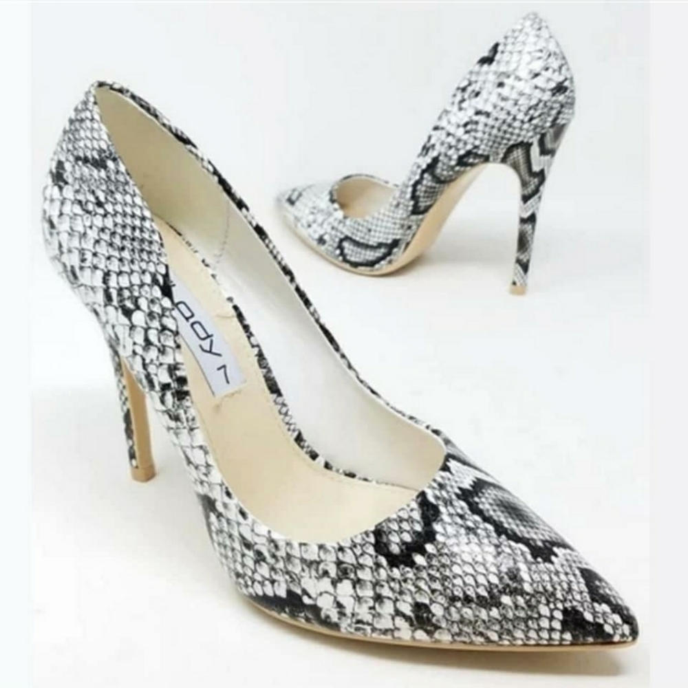 Snake Print Pointed Toe Pumps